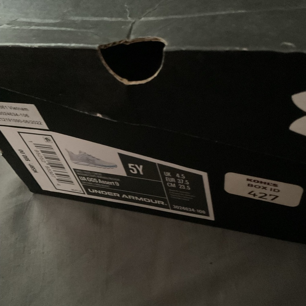 Shoes - Picture 4 of 5